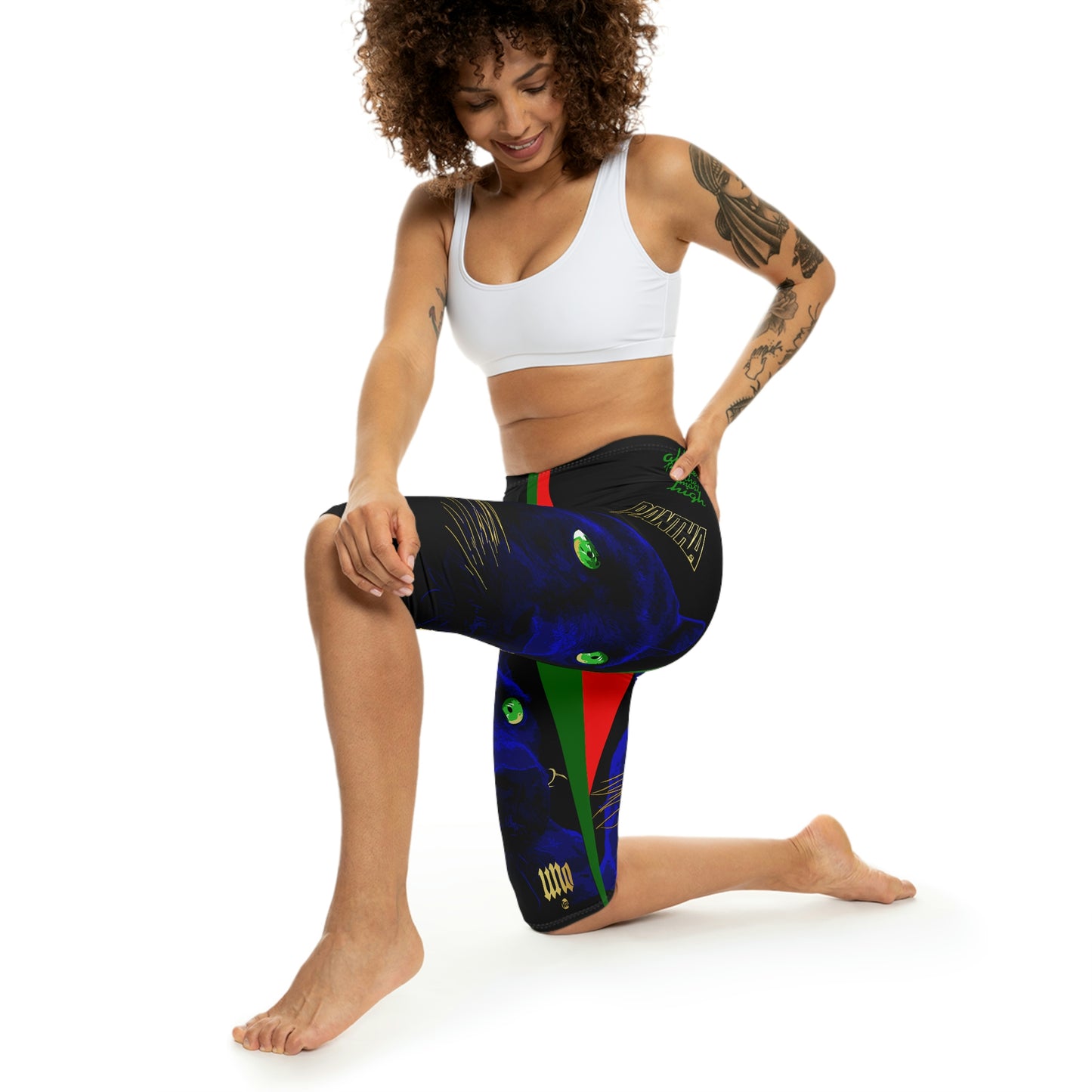 UNO PANTHA Women’s Capri Leggings (AOP)
