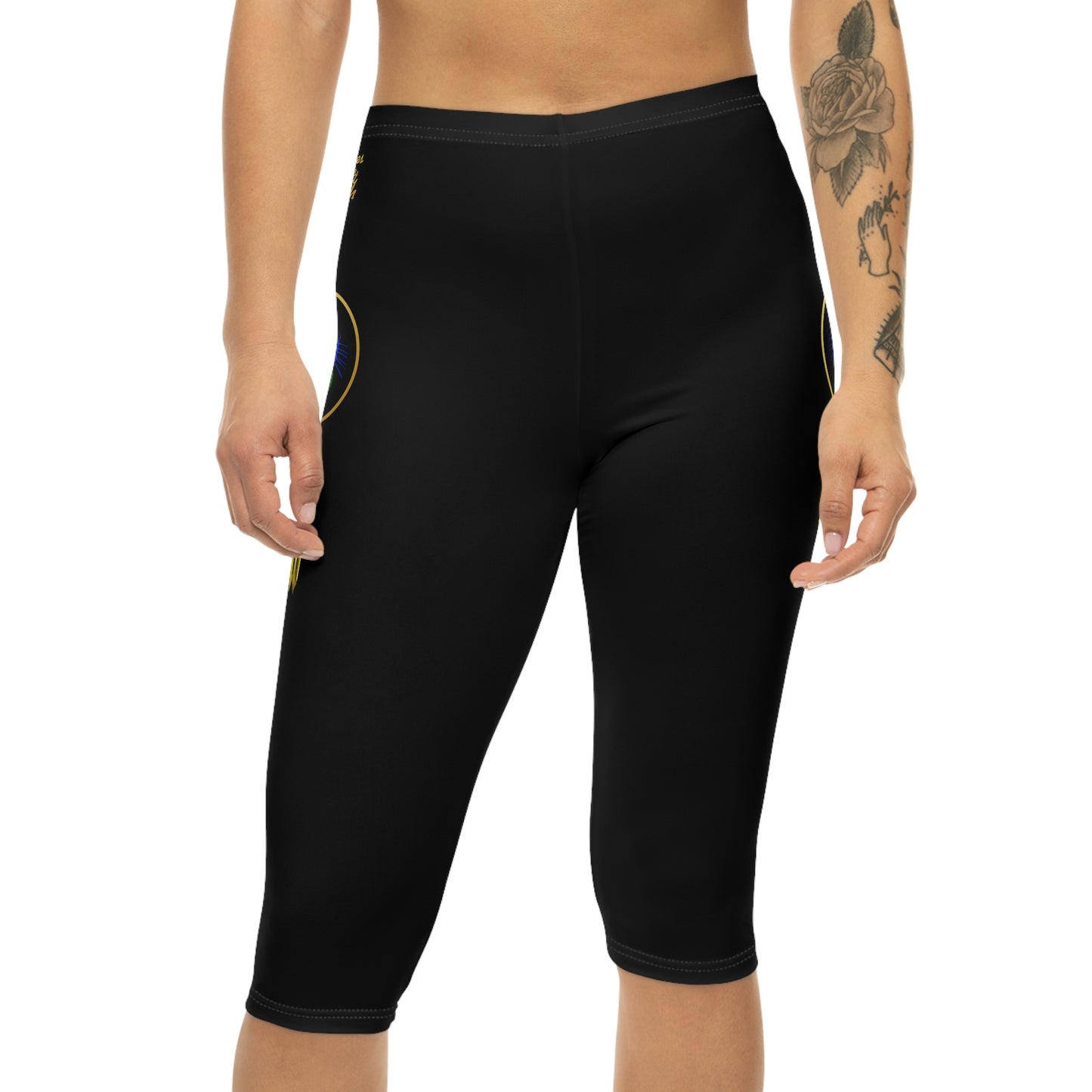 UNOBTCPANTHA Women’s Capri Leggings (AOP)